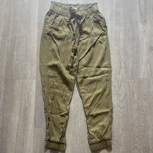 SO Women’s Olive Linen Joggers